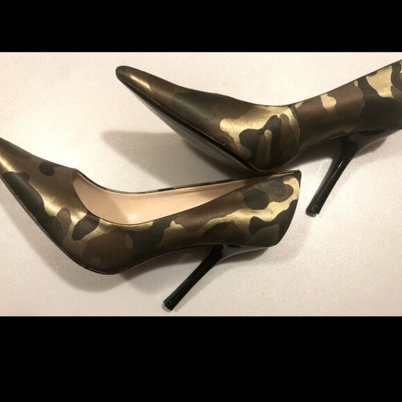 Satin Finished GUESS Camouflage Pumps  - Sz 8.5 - Picture 8 of 11